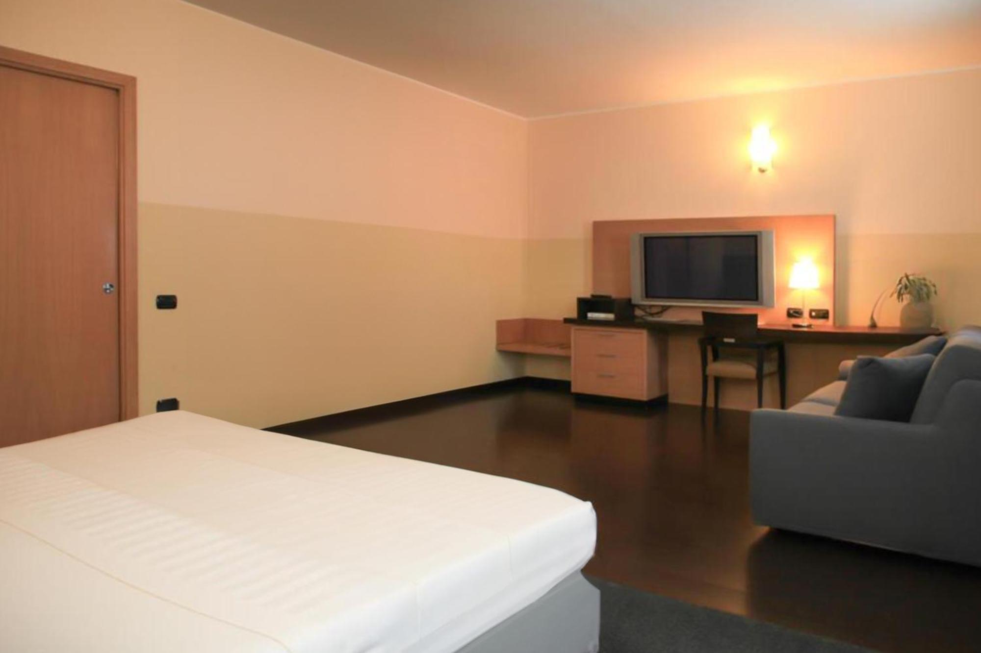 B&B Hotel Milano Cologno Studios Cologno Monzese Eksteriør bilde