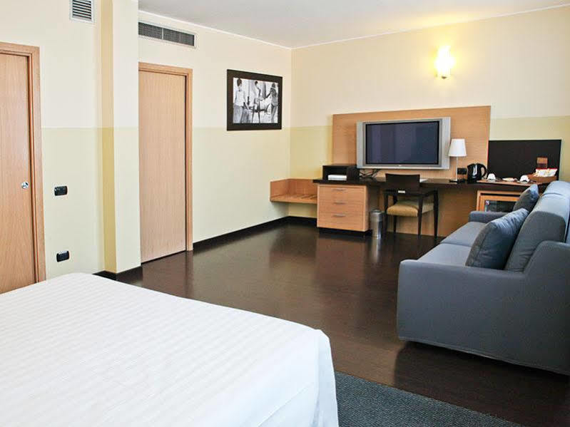 B&B Hotel Milano Cologno Studios Cologno Monzese Eksteriør bilde